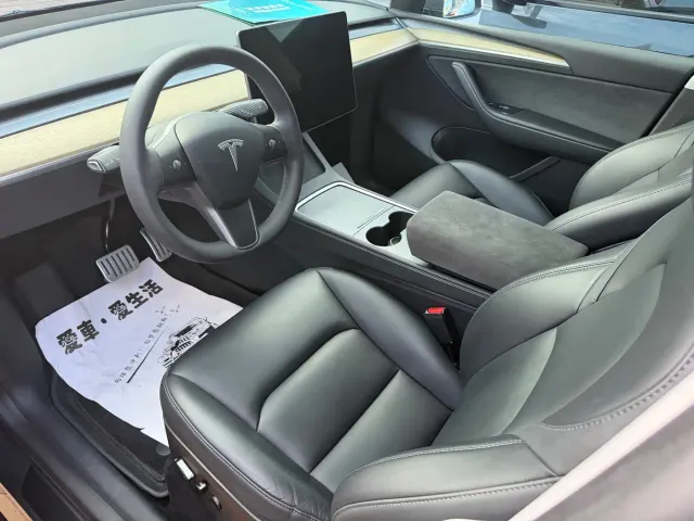 Tesla Model Y — Фото автомобиля 3