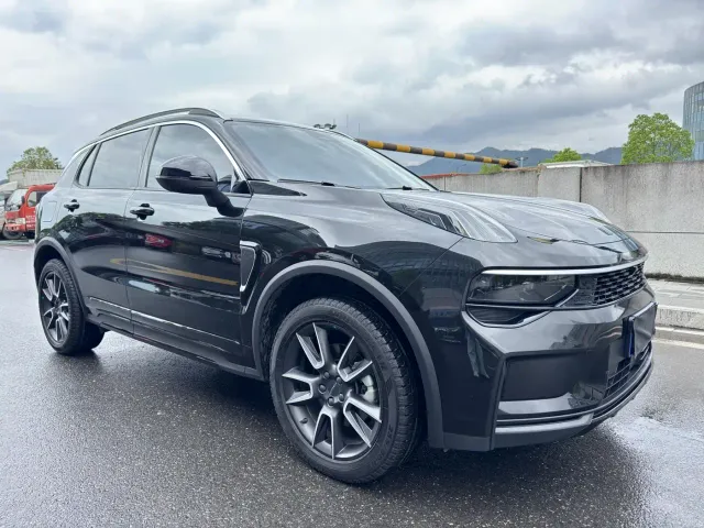 Lynk & Co 01 — Фото автомобиля 3