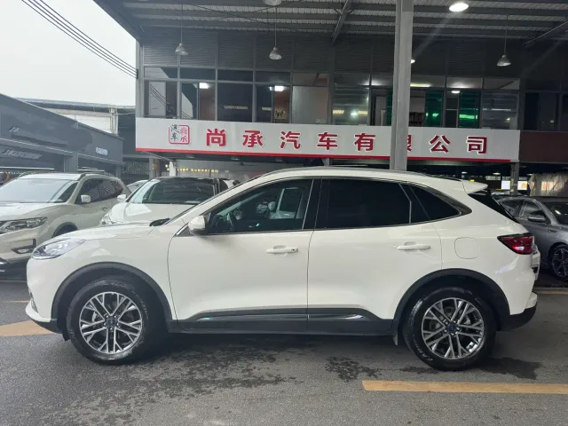 Ford Escape — Фото автомобиля 3