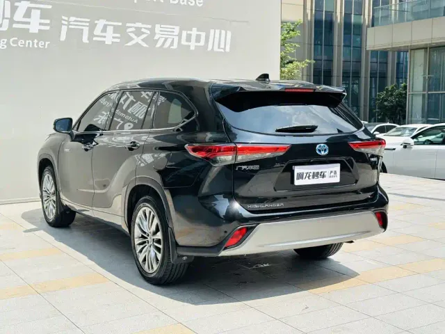 Toyota Highlander — Фото автомобиля 16