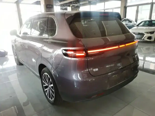 Leapmotor B10 — Фото автомобиля 4