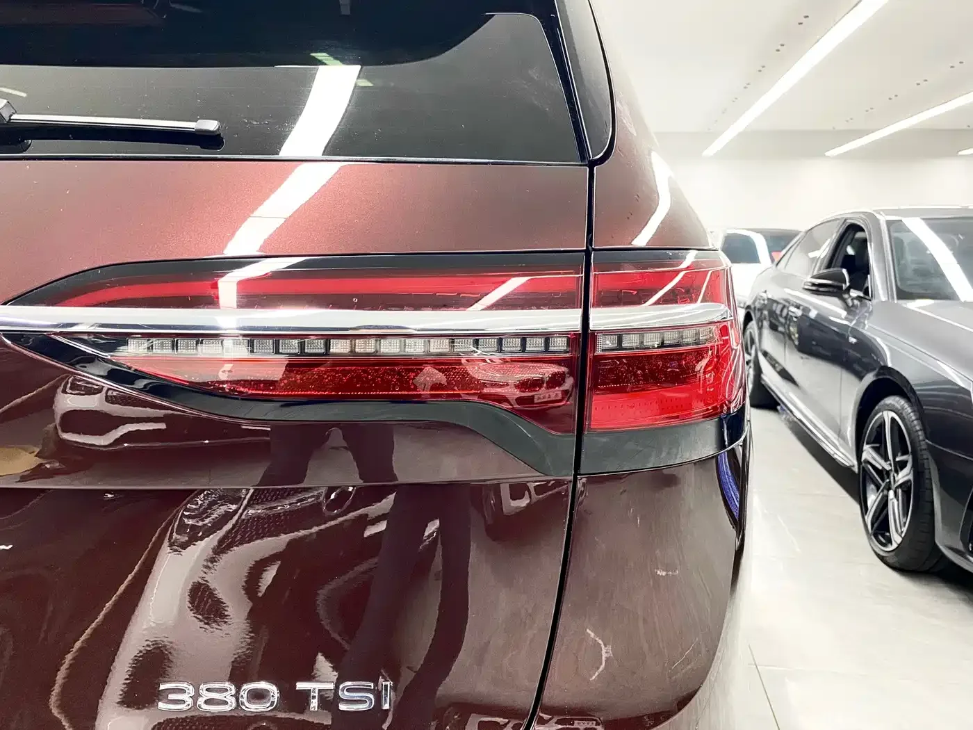 Volkswagen Viloran 2022 380TSI Premium Edition — Фото автомобиля 25