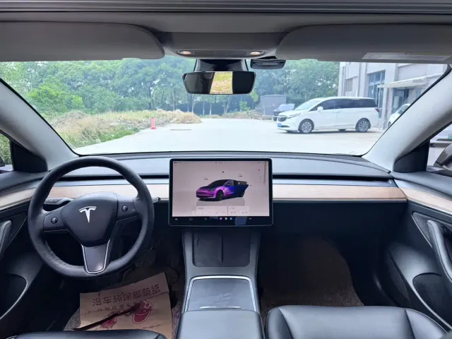 Tesla Model 3 — Фото автомобиля 7