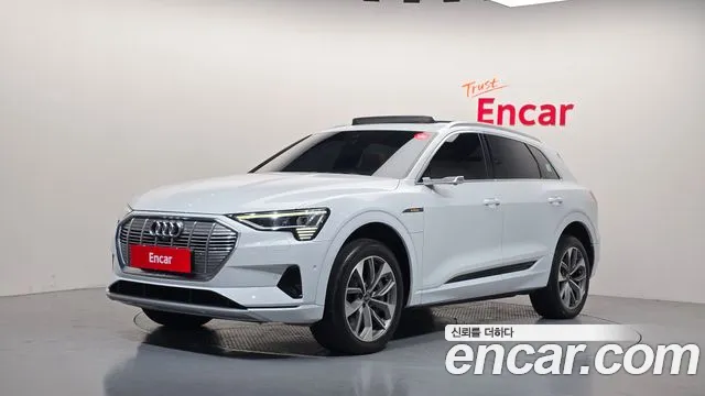 Фотография автомобиля — Audi e-tron