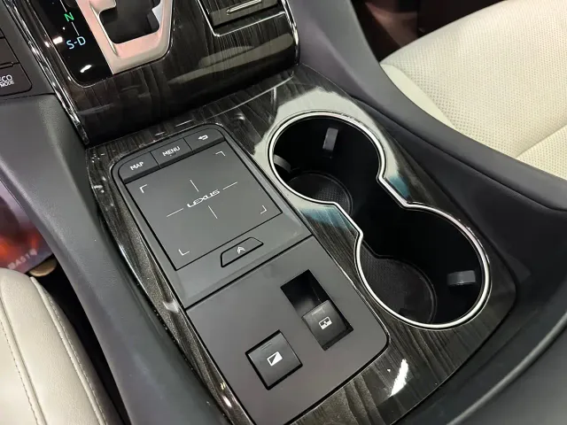 Lexus LM — Фото автомобиля 14