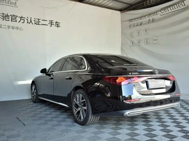 Mercedes-Benz E-Class — Фото автомобиля 17