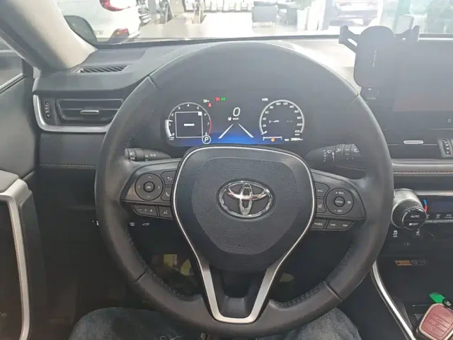 Toyota RAV4 — Фото автомобиля 10