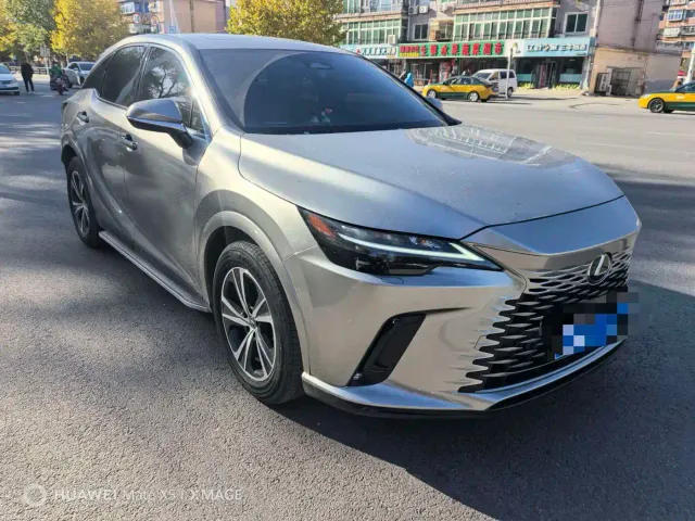 Фотография автомобиля — Lexus RX