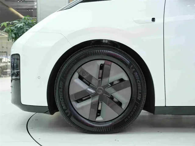Li Auto MEGA — Фото автомобиля 24