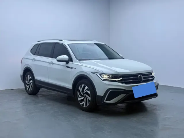 Volkswagen Tiguan L — Фото автомобиля 8