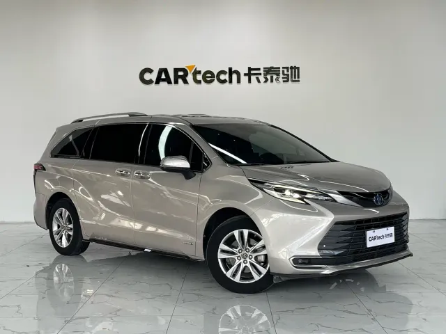 Toyota Sienna — Фото автомобиля 3