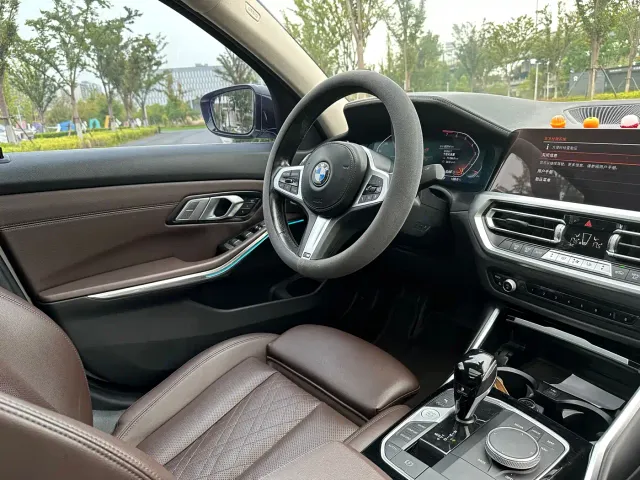 BMW 3 Series — Фото автомобиля 11