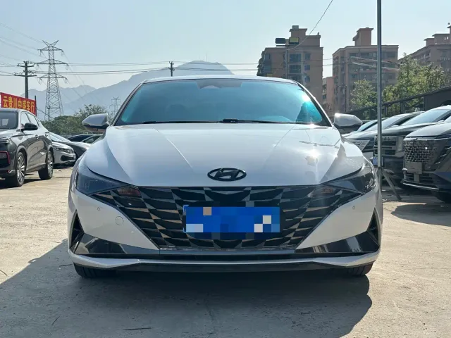 Hyundai Elantra — Фото автомобиля 2