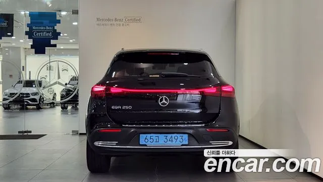 Mercedes-Benz EQA — Фото автомобиля 4