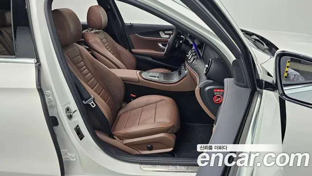 Mercedes-Benz E-Class — Фото автомобиля 9