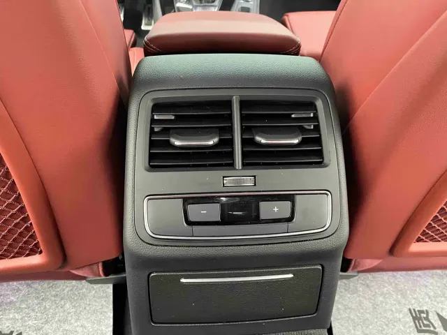 Audi A4L — Фото автомобиля 11