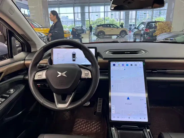 Xpeng P5 — Фото автомобиля 10