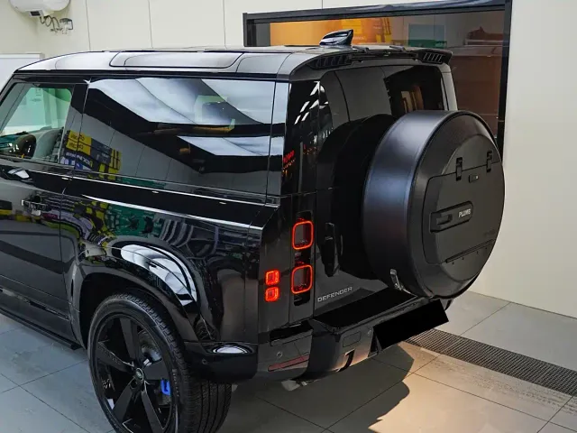 Land Rover Defender — Фото автомобиля 8