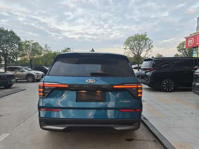Ford Edge — Фото автомобиля 4