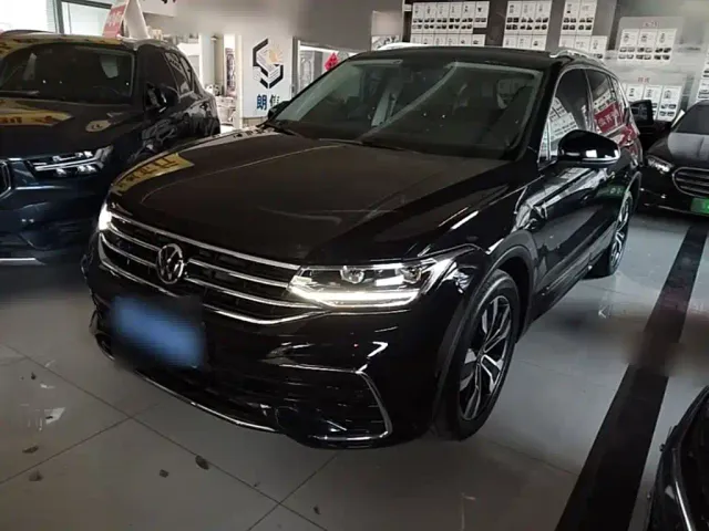 Фотография автомобиля — Volkswagen Tiguan L