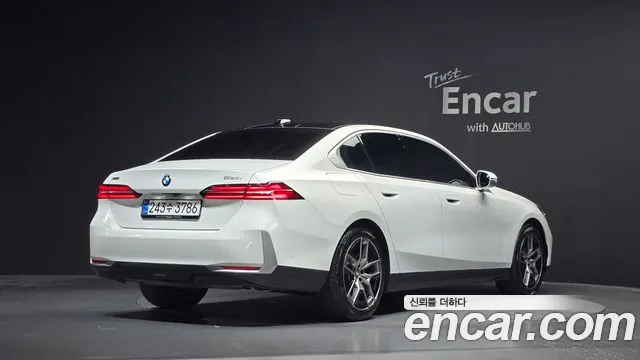 BMW 5-Series 5 серия (G60) — Фото автомобиля 2