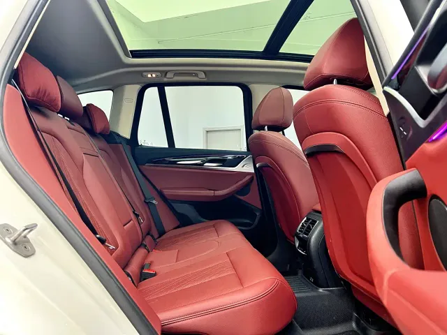 BMW iX3 — Фото автомобиля 13