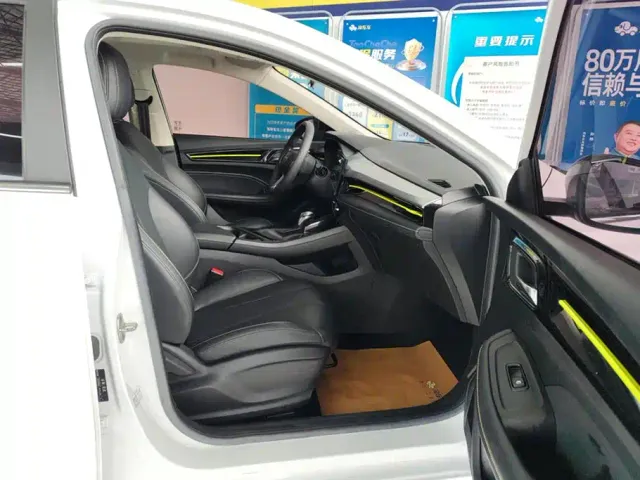 Roewe i5 — Фото автомобиля 8
