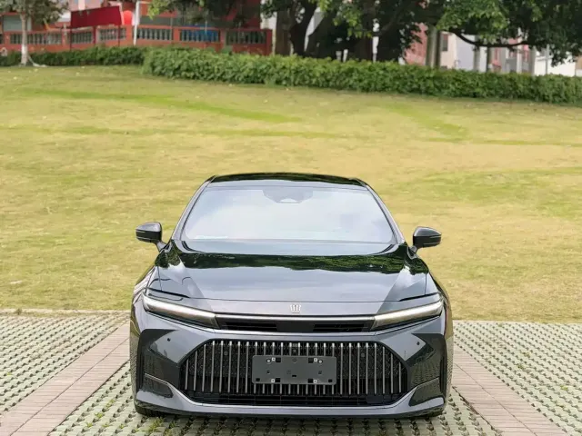 Toyota Crown — Фото автомобиля 2