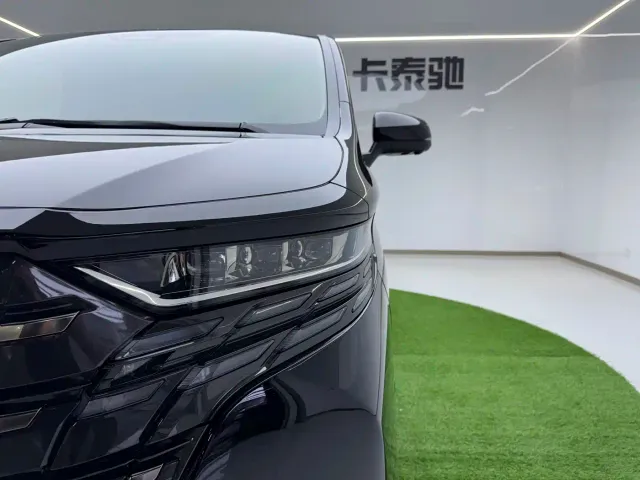 Toyota Alphard — Фото автомобиля 21