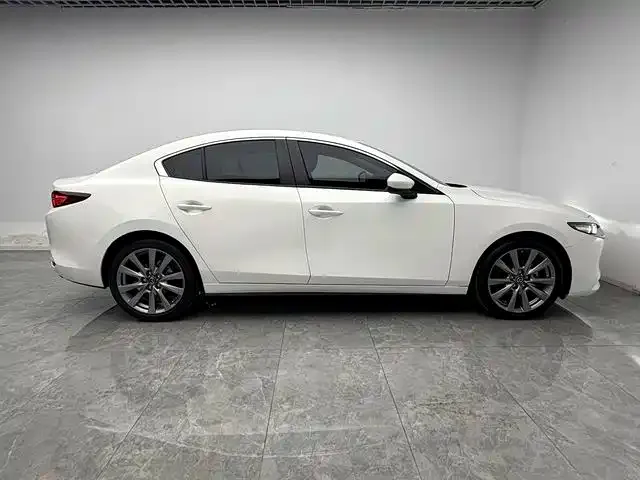 Mazda Axela — Фото автомобиля 4