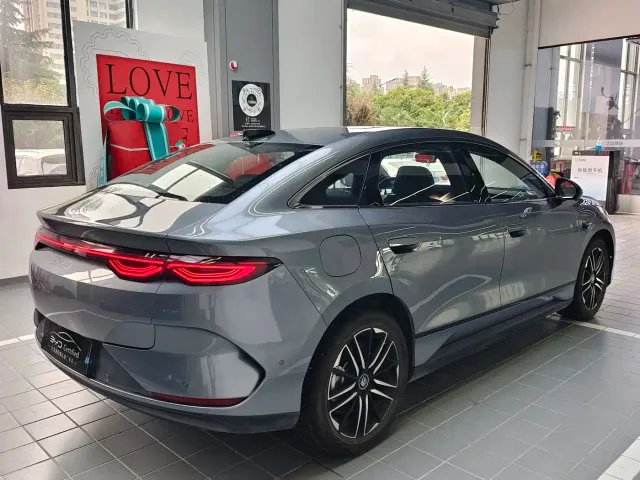 BYD Qin L — Фото автомобиля 9