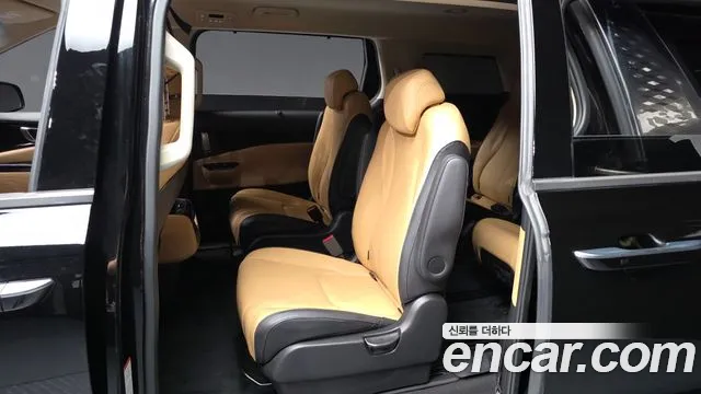Kia Carnival Generation 4 — Фото автомобиля 16