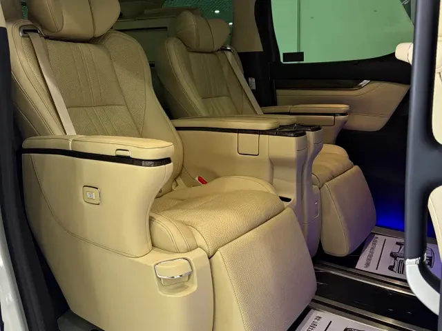 Toyota Alphard — Фото автомобиля 16