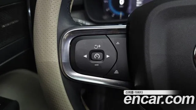 Вольво XC40 B4 Ultimate Bright — Фото автомобиля 29