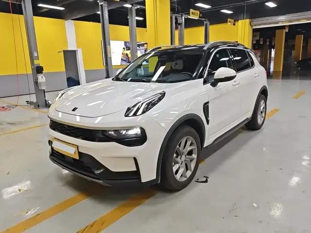 Lynk & Co 01 — Фото автомобиля 8