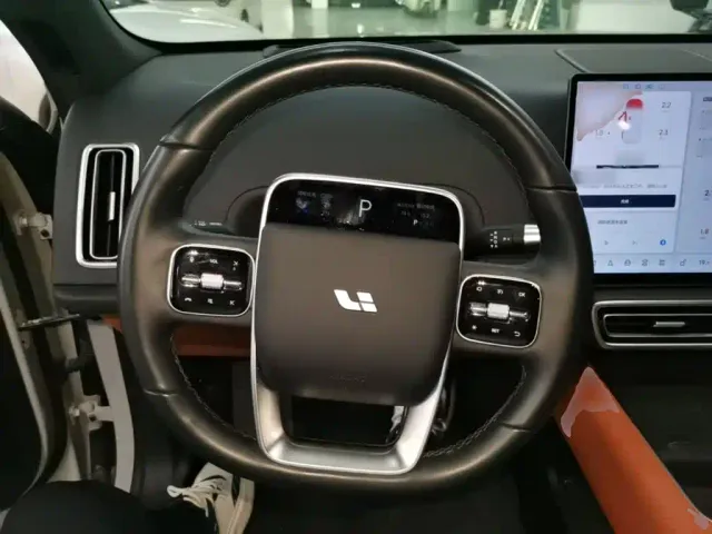 Li Auto L6 — Фото автомобиля 10