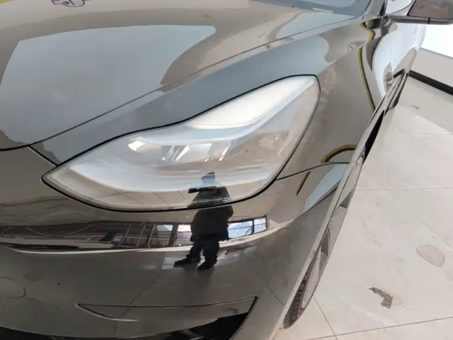 Tesla Model 3 — Фото автомобиля 5