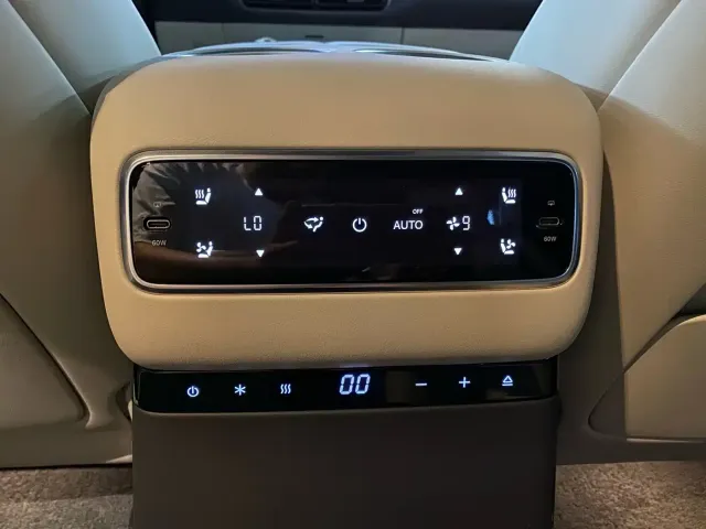 Li Auto MEGA — Фото автомобиля 11