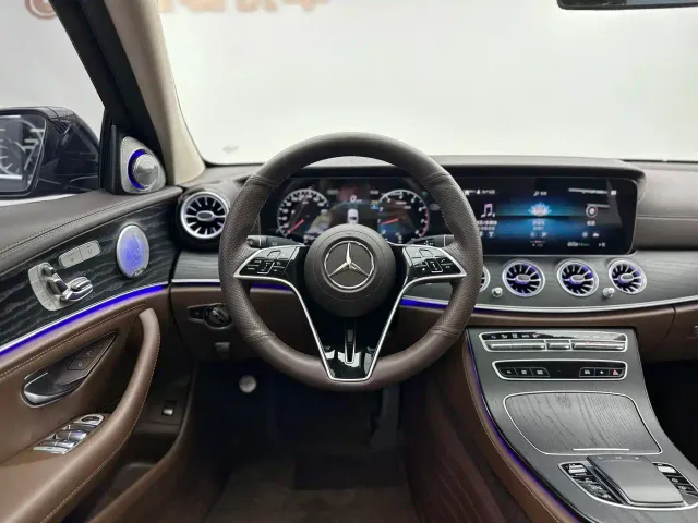 Mercedes-Benz E-Class — Фото автомобиля 12