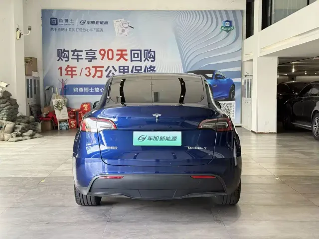 Tesla Model Y — Фото автомобиля 8