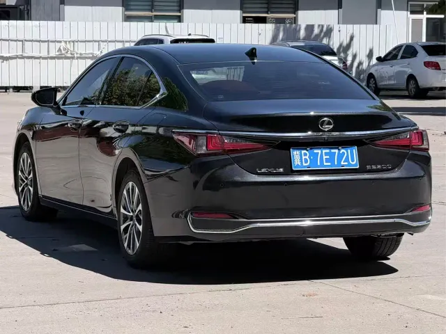 Lexus ES — Фото автомобиля 6