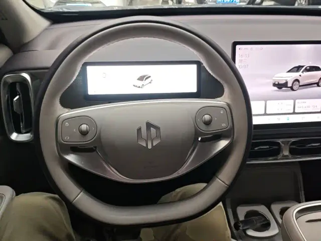 Leapmotor B10 — Фото автомобиля 10