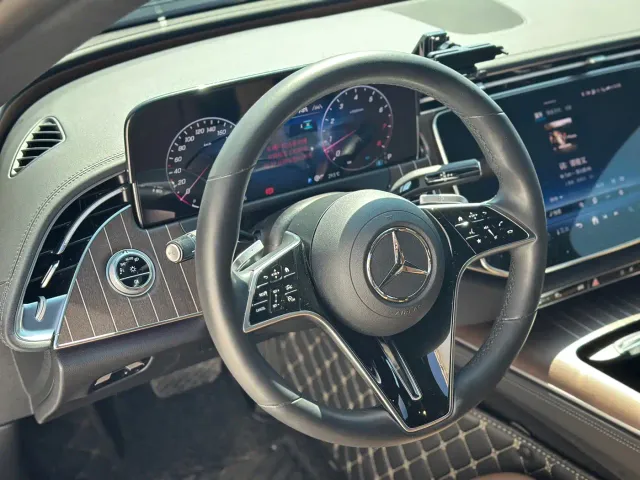 Mercedes-Benz E-Class — Фото автомобиля 6
