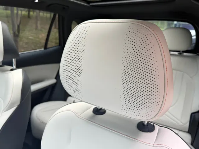 Geely Galaxy Starship 7 EM-i — Фото автомобиля 8