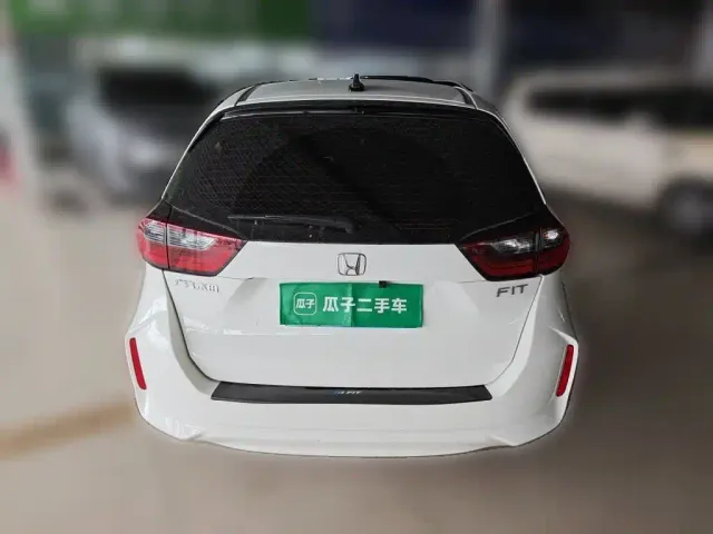 Honda Fit — Фото автомобиля 3
