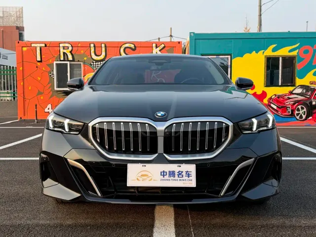BMW 5 Series — Фото автомобиля 2