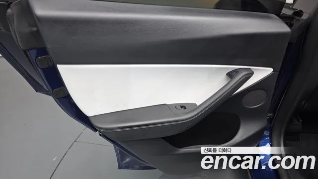 Tesla Model Y — Фото автомобиля 24