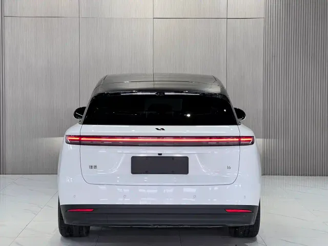 Li Auto i6 — Фото автомобиля 11