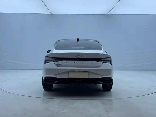 Hyundai Elantra — Фото автомобиля 5