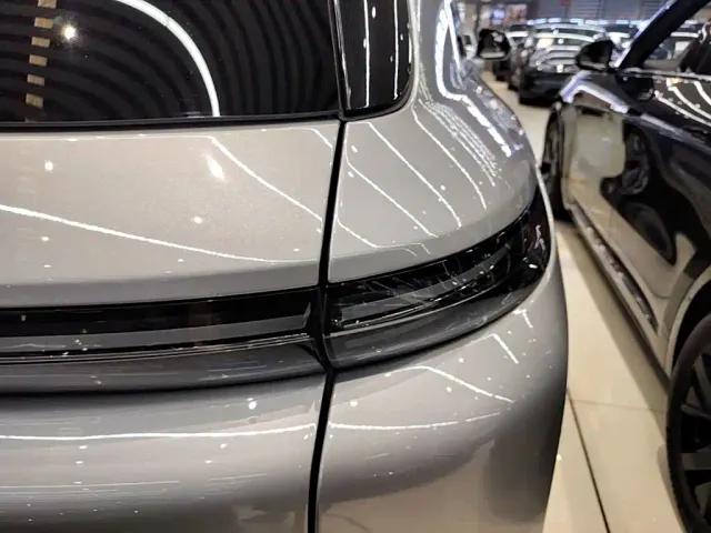 Li Auto L8 — Фото автомобиля 7